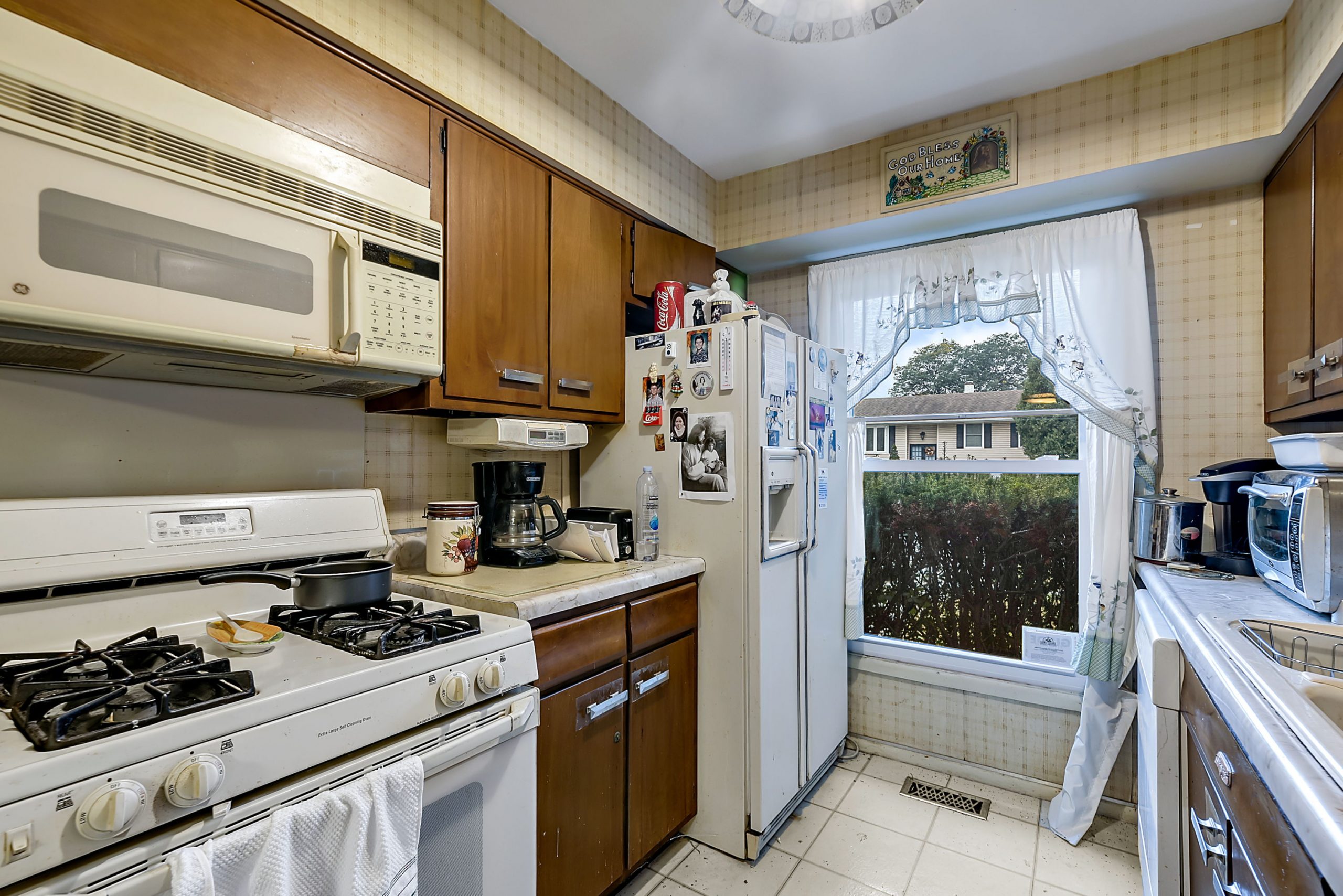 kitchen at 623 Macarthur Dr , Buffalo Grove, IL 60089